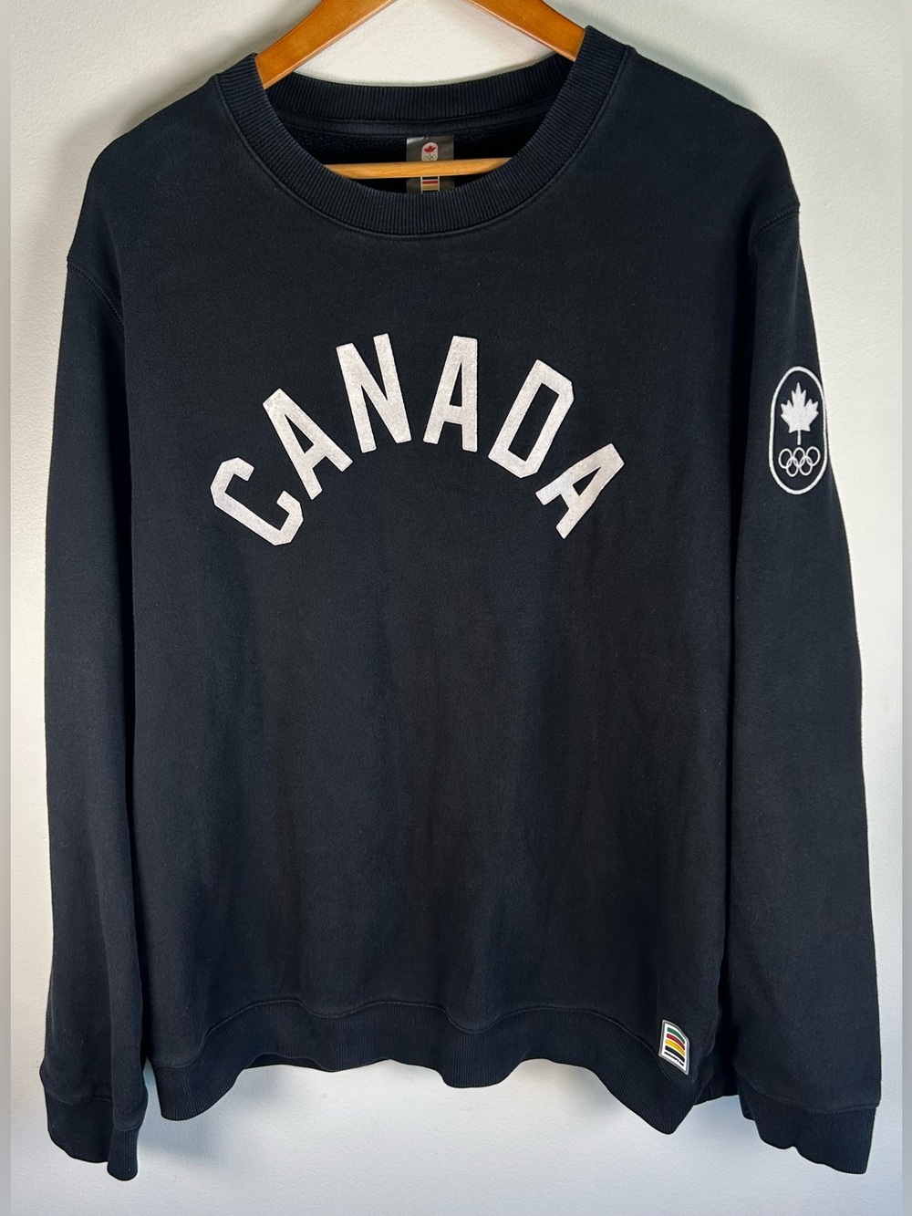 Hudson's Bay Company Canada Olympics Mens Crewneck Sweater L Spell-out Black EUC